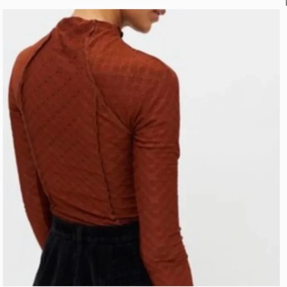 UO Natalia Floral Cutout Mock Neck Lace Top brown XS - Picture 2 of 3